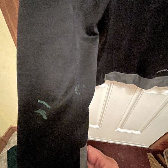 💙⬇️ $21 ⬇️ Men’s Under Armour Size Large black Zip Up front Hoodie. 2 pockets. - Picture 10 of 10